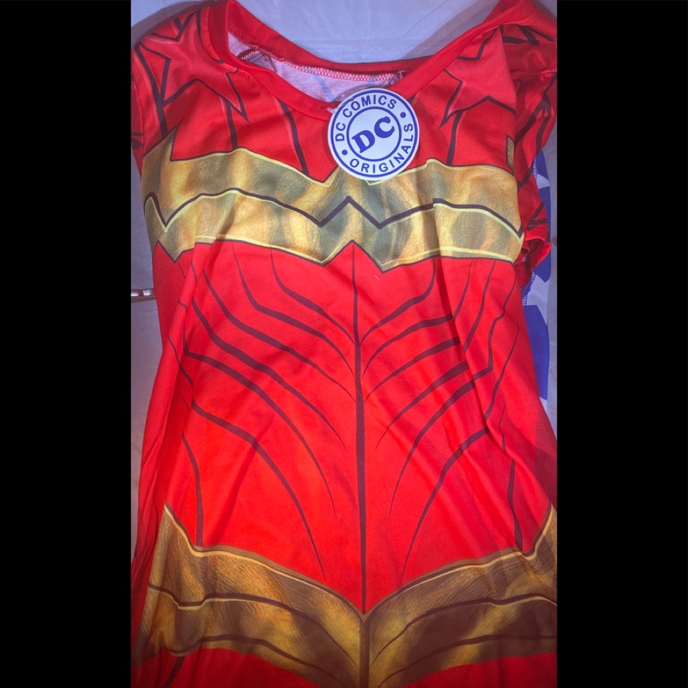 NEW Dc comic original Wonder Woman shirt with cape